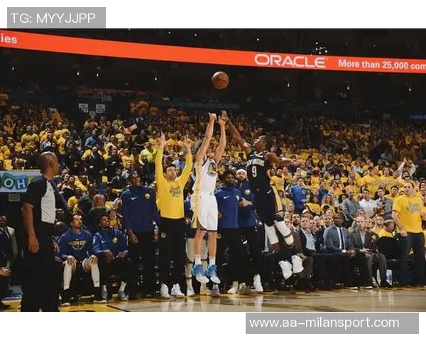 朗佐鲍尔表现低迷9投仅1中三分球命中率惨淡仅得3分7篮板2助攻2抢断