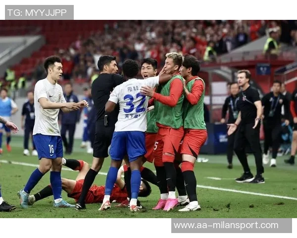 海港队训练照曝光加布里埃尔热情竖大拇指展现团队士气